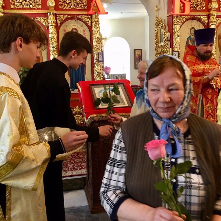 В Праздник Жен-мироносиц
